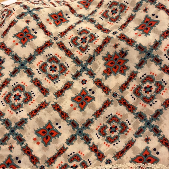 MUDD (L) rayon tank with lace trim, hanky hem, low scoop back - Picture 5 of 5